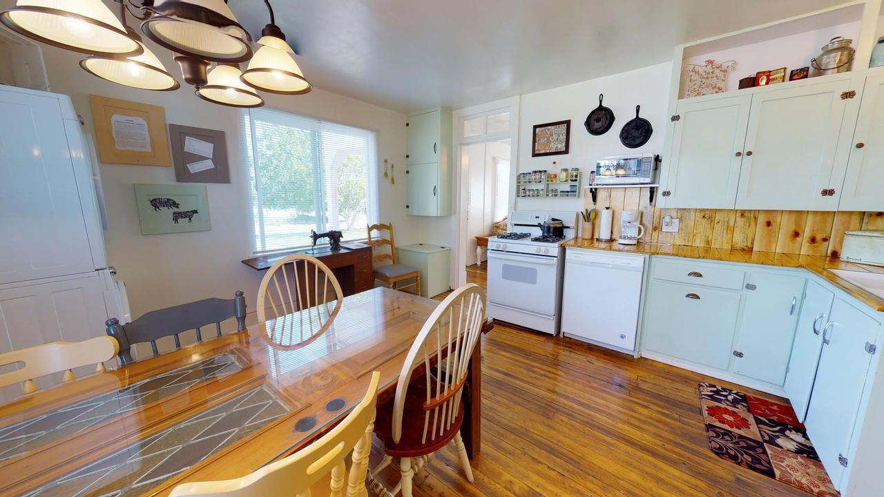 Hot Tub And Grandma'S Cottage, Charming And Nostalgic Blanding Eksteriør billede